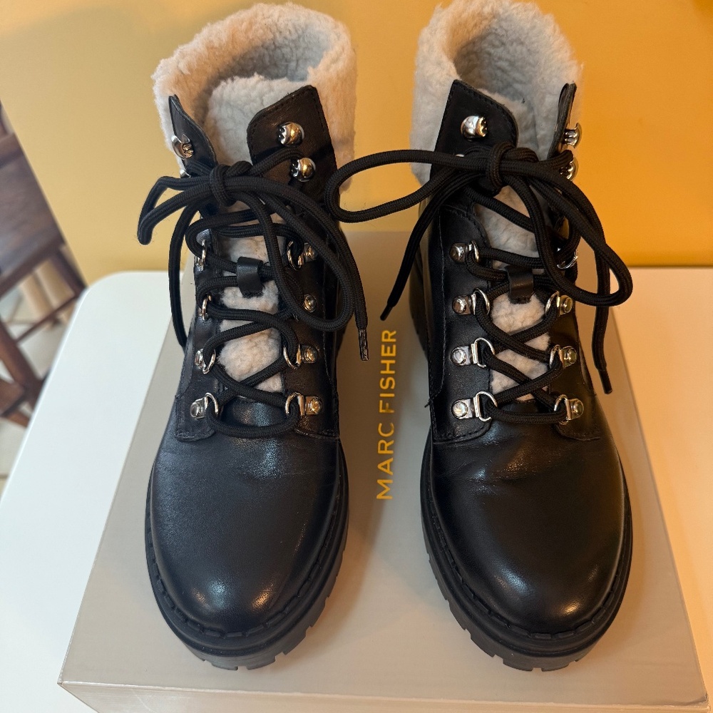MARC FISHER BLACK LEATHER  SHERPA CUFF  HIKING STYLE BOOT , SIZE 8M, LIKE NEW